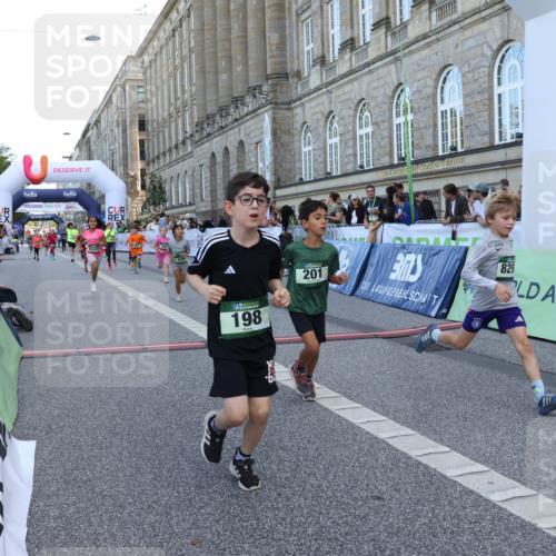07.09.2025 - BARMER Alsterlauf Strokosch-Dieckow http://msf.ph/oto/8717346 07.09.2025 10:53:06 Ziel 188, 198, 201, 218, 254, 278, 292, 293, 326, 338, 348, 355, 362, 370, 372, 416, 8084, 8211, 8220, 8297, 8483 meine-sportfotos.de