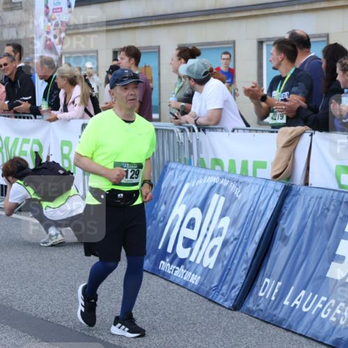 07.09.2025 - BARMER Alsterlauf Strokosch-Dieckow http://msf.ph/oto/8717442 07.09.2025 10:54:05 Ziel 340, 351, 353, 4129 meine-sportfotos.de
