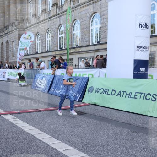 07.09.2025 - BARMER Alsterlauf Strokosch-Dieckow http://msf.ph/oto/8717456 07.09.2025 10:54:25 Ziel 247, 2997, 8086 meine-sportfotos.de
