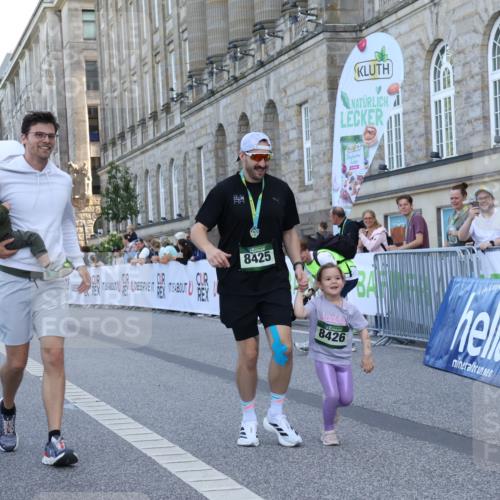 07.09.2025 - BARMER Alsterlauf Strokosch-Dieckow http://msf.ph/oto/8717477 07.09.2025 10:54:48 Ziel 8426 meine-sportfotos.de