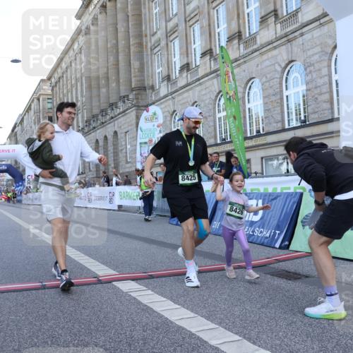 07.09.2025 - BARMER Alsterlauf Strokosch-Dieckow http://msf.ph/oto/8717480 07.09.2025 10:54:50 Ziel 8426 meine-sportfotos.de