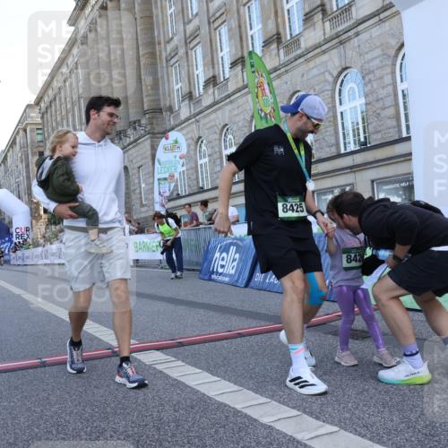 07.09.2025 - BARMER Alsterlauf Strokosch-Dieckow http://msf.ph/oto/8717482 07.09.2025 10:54:50 Ziel 8426 meine-sportfotos.de