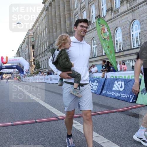 07.09.2025 - BARMER Alsterlauf Strokosch-Dieckow http://msf.ph/oto/8717485 07.09.2025 10:54:51 Ziel 8426 meine-sportfotos.de