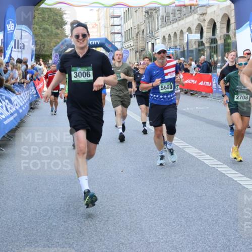 07.09.2025 - BARMER Alsterlauf Strokosch-Dieckow http://msf.ph/oto/8718715 07.09.2025 10:04:27 Ziel 2021, 2169, 2280, 2333, 2436, 2515, 2551, 2643, 2831, 2945, 2975, 3172, 3173, 3245, 3261, 3507, 3624, 3850, 3938, 3954, 4073, 4251, 4648, 4666, 4728, 4730, 4733, 4910, 4929, 5379, 5521, 5559, 5577, 5578, 5998, 6214, 6259, 6265, 6336, 8019, 8027, 8206, 8243, 8444 meine-sportfotos.de