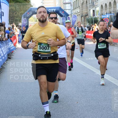 07.09.2025 - BARMER Alsterlauf Strokosch-Dieckow http://msf.ph/oto/8718980 07.09.2025 10:03:34 Ziel 2045, 2130, 2364, 2644, 2652, 2709, 3010, 3272, 3288, 3310, 3311, 3352, 3519, 3610, 3719, 3745, 3832, 3918, 3946, 4074, 4117, 4323, 4333, 4779, 4822, 4868, 4905, 5162, 5225, 5303, 5320, 5371, 5479, 5645, 5689, 5800, 5938, 6002, 6123, 6153, 6279, 8041, 8306 meine-sportfotos.de