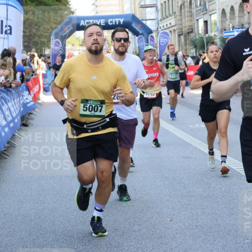 07.09.2025 - BARMER Alsterlauf Strokosch-Dieckow http://msf.ph/oto/8718992 07.09.2025 10:03:33 Ziel 2045, 2046, 2130, 2364, 2370, 2371, 2644, 2652, 3010, 3233, 3272, 3288, 3310, 3311, 3352, 3519, 3610, 3719, 3745, 3832, 3946, 4074, 4117, 4323, 4333, 4779, 4822, 4868, 4905, 5162, 5225, 5303, 5320, 5371, 5479, 5645, 5689, 5800, 5938, 6002, 6123, 6153, 6279, 8041, 8306 meine-sportfotos.de