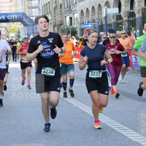 07.09.2025 - BARMER Alsterlauf Strokosch-Dieckow http://msf.ph/oto/8719006 07.09.2025 10:03:32 Ziel 2045, 2046, 2107, 2130, 2364, 2370, 2371, 2644, 2652, 3010, 3233, 3272, 3288, 3310, 3311, 3352, 3519, 3610, 3719, 3745, 3832, 4074, 4117, 4323, 4333, 4779, 4822, 4868, 4905, 5162, 5225, 5320, 5371, 5479, 5689, 5800, 5938, 6002, 6123, 6153, 6279, 8041, 8306 meine-sportfotos.de