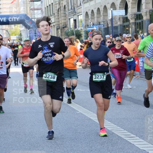 07.09.2025 - BARMER Alsterlauf Strokosch-Dieckow http://msf.ph/oto/8719009 07.09.2025 10:03:32 Ziel 2045, 2046, 2107, 2130, 2364, 2370, 2371, 2644, 2652, 3010, 3233, 3272, 3288, 3310, 3311, 3352, 3519, 3610, 3719, 3745, 3832, 4074, 4117, 4323, 4333, 4779, 4822, 4868, 4905, 5162, 5225, 5320, 5371, 5479, 5689, 5800, 5938, 6002, 6123, 6153, 6279, 8041, 8306 meine-sportfotos.de