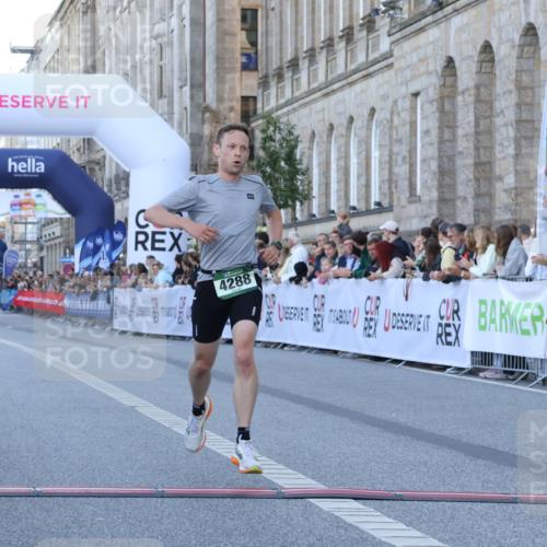 07.09.2025 - BARMER Alsterlauf Strokosch-Dieckow http://msf.ph/oto/8719076 07.09.2025 09:35:01 Ziel 4138, 4288, 8037 meine-sportfotos.de