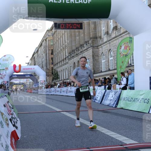 07.09.2025 - BARMER Alsterlauf Strokosch-Dieckow http://msf.ph/oto/8719083 07.09.2025 09:35:02 Ziel 4138, 4288, 8037 meine-sportfotos.de