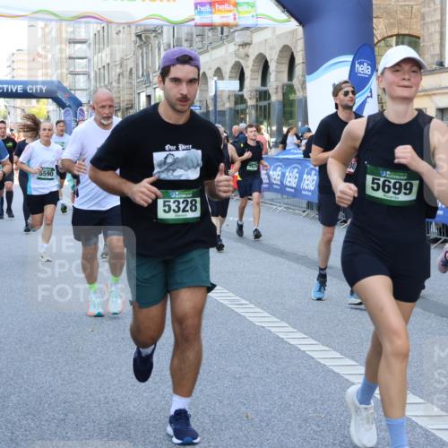 07.09.2025 - BARMER Alsterlauf Strokosch-Dieckow http://msf.ph/oto/8719302 07.09.2025 10:02:47 Ziel 2020, 2294, 2334, 2393, 2482, 2542, 2898, 2947, 3053, 3137, 3229, 3433, 3708, 3773, 4093, 4172, 4276, 4278, 4643, 4812, 4960, 4973, 5151, 5427, 5522, 5665, 5781, 5804, 5845, 5999, 6207, 8271 meine-sportfotos.de