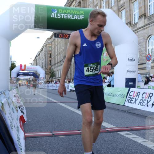 07.09.2025 - BARMER Alsterlauf Strokosch-Dieckow http://msf.ph/oto/8719414 07.09.2025 09:38:30 Ziel 2663, 4312, 4595, 5157, 6024 meine-sportfotos.de