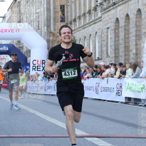 07.09.2025 - BARMER Alsterlauf Strokosch-Dieckow http://msf.ph/oto/8719418 07.09.2025 09:38:32 Ziel 2663, 4312, 4585, 4595, 5157, 6024 meine-sportfotos.de