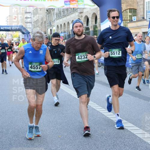 07.09.2025 - BARMER Alsterlauf Strokosch-Dieckow http://msf.ph/oto/8719460 07.09.2025 10:02:27 Ziel 2298, 2539, 3225, 3506, 3522, 3682, 3683, 3805, 3888, 4106, 4562, 4596, 4668, 4836, 5022, 5078, 5221, 5555, 5564, 5580, 5590, 5626, 5636, 5656, 5809, 5810, 5927, 5928, 6032, 6164, 6349, 8036, 8234, 8252, 8349, 8406, 8416, 8452 meine-sportfotos.de