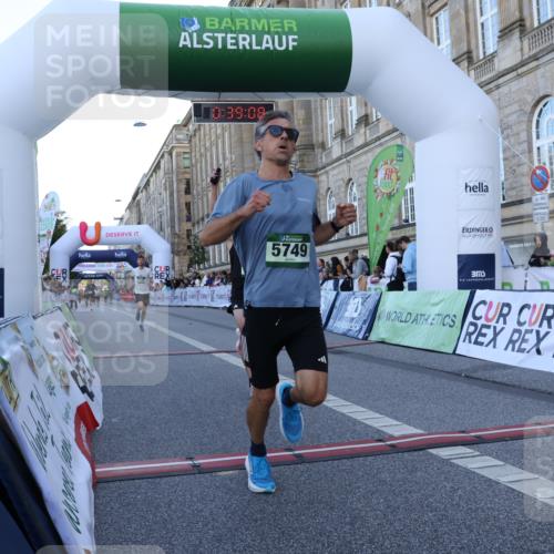 07.09.2025 - BARMER Alsterlauf Strokosch-Dieckow http://msf.ph/oto/8719500 07.09.2025 09:39:07 Ziel 2238, 4040, 5749, 8218 meine-sportfotos.de