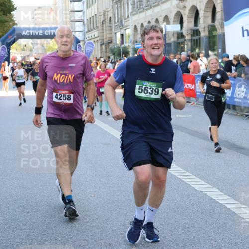 07.09.2025 - BARMER Alsterlauf Strokosch-Dieckow http://msf.ph/oto/8719655 07.09.2025 10:01:59 Ziel 2036, 2217, 2273, 2274, 2346, 2347, 2589, 2595, 2623, 2693, 2726, 2766, 2811, 2885, 2902, 2952, 3082, 3210, 3226, 3235, 3375, 3431, 3498, 3747, 3826, 3865, 3937, 3967, 4027, 4038, 4170, 4232, 4266, 4411, 4454, 4823, 4861, 4982, 5259, 5312, 5482, 5512, 5540, 5556, 5672, 5794, 5857, 5859, 5891, 6058, 6147, 6155, 8010, 8215, 8261, 8294, 8429 meine-sportfotos.de