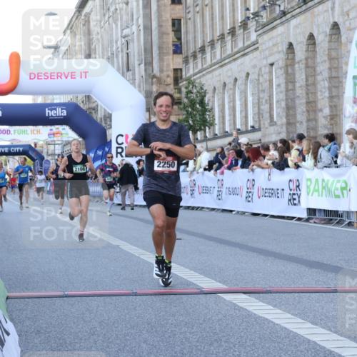 07.09.2025 - BARMER Alsterlauf Strokosch-Dieckow http://msf.ph/oto/8719896 07.09.2025 09:42:08 Ziel 2106, 2250, 3163, 4383, 4665, 4687 meine-sportfotos.de