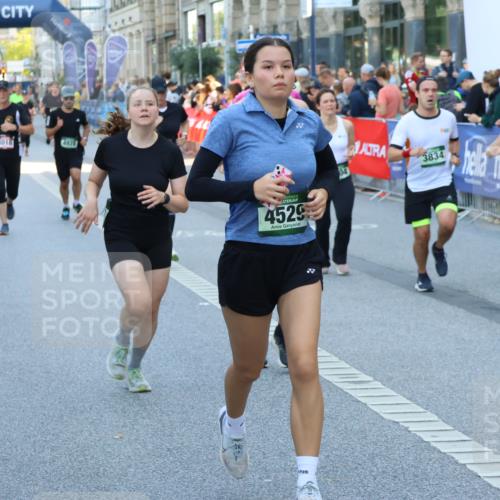 07.09.2025 - BARMER Alsterlauf Strokosch-Dieckow http://msf.ph/oto/8719981 07.09.2025 10:01:13 Ziel 1007, 2100, 2471, 2553, 2624, 2756, 2798, 2843, 2874, 2917, 2931, 3008, 3214, 3215, 3628, 3684, 4139, 4190, 4258, 4705, 4938, 4976, 5012, 5013, 5064, 5107, 5170, 5220, 5289, 5306, 5411, 5849, 6060, 6076, 6097, 6243, 8208, 8295 meine-sportfotos.de