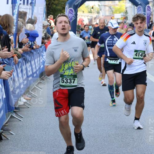 07.09.2025 - BARMER Alsterlauf Strokosch-Dieckow http://msf.ph/oto/8720006 07.09.2025 10:01:05 Ziel 1007, 2463, 2471, 2553, 2798, 2874, 2931, 3008, 3060, 3214, 3215, 3684, 3695, 4139, 4190, 4705, 4721, 4831, 4875, 4902, 4903, 4938, 4976, 5000, 5107, 5220, 5289, 5411, 5849, 6060, 6076, 6097, 6243, 6261, 8057, 8295, 8308, 8402 meine-sportfotos.de