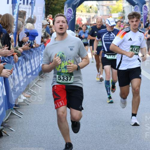 07.09.2025 - BARMER Alsterlauf Strokosch-Dieckow http://msf.ph/oto/8720009 07.09.2025 10:01:05 Ziel 1007, 2463, 2471, 2553, 2798, 2874, 2931, 3008, 3060, 3214, 3215, 3684, 3695, 4139, 4190, 4705, 4721, 4831, 4875, 4902, 4903, 4938, 4976, 5000, 5107, 5220, 5289, 5411, 5849, 6060, 6076, 6097, 6243, 6261, 8057, 8295, 8308, 8402 meine-sportfotos.de