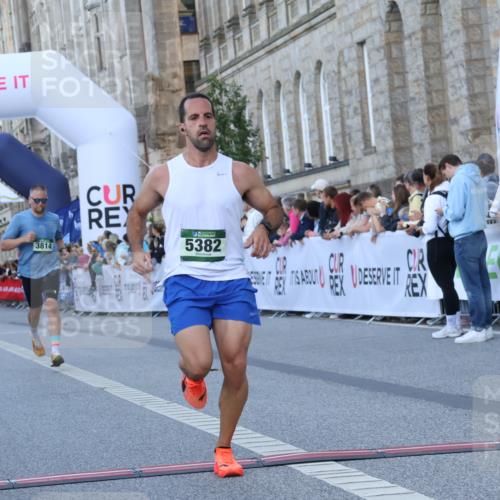 07.09.2025 - BARMER Alsterlauf Strokosch-Dieckow http://msf.ph/oto/8720061 07.09.2025 09:43:43 Ziel 2059, 3814, 4050, 5382, 5389, 5714 meine-sportfotos.de