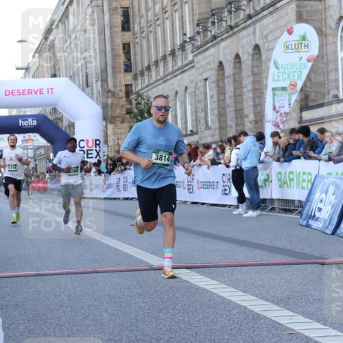 07.09.2025 - BARMER Alsterlauf Strokosch-Dieckow http://msf.ph/oto/8720067 07.09.2025 09:43:46 Ziel 2400, 3814, 5382, 5389, 5714, 8006 meine-sportfotos.de