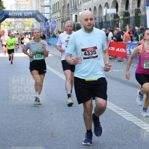 07.09.2025 - BARMER Alsterlauf Strokosch-Dieckow http://msf.ph/oto/8720072 07.09.2025 10:00:57 Ziel 1007, 2351, 2425, 2463, 2602, 2874, 2931, 3060, 3300, 3684, 3695, 4190, 4705, 4721, 4831, 4875, 4902, 4903, 4938, 5000, 5411, 6097, 6261, 8057, 8308, 8402 meine-sportfotos.de
