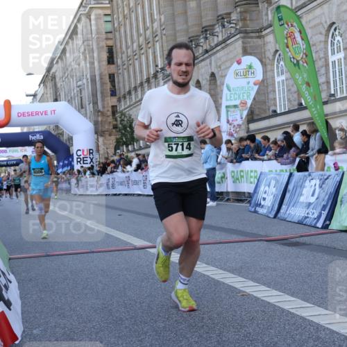 07.09.2025 - BARMER Alsterlauf Strokosch-Dieckow http://msf.ph/oto/8720074 07.09.2025 09:43:49 Ziel 2400, 3814, 5389, 5421, 5714, 8006 meine-sportfotos.de