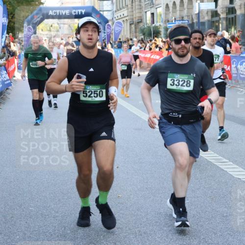 07.09.2025 - BARMER Alsterlauf Strokosch-Dieckow http://msf.ph/oto/8720160 07.09.2025 10:00:45 Ziel 2074, 2351, 2425, 2602, 3018, 3033, 3119, 3300, 3558, 3834, 4147, 4317, 4529, 4660, 4721, 4928, 5122, 5204, 5353, 5918, 6136, 6211, 8090, 8155, 8156, 8283, 8308 meine-sportfotos.de