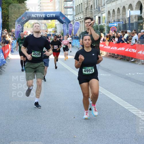 07.09.2025 - BARMER Alsterlauf Strokosch-Dieckow http://msf.ph/oto/8720217 07.09.2025 10:00:41 Ziel 2074, 2517, 3018, 3033, 3119, 3300, 3558, 3834, 4147, 4317, 4529, 4660, 4928, 5122, 5204, 5337, 5353, 5517, 5918, 6136, 6211, 8090, 8155, 8156, 8283 meine-sportfotos.de
