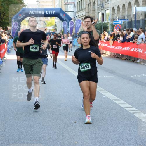 07.09.2025 - BARMER Alsterlauf Strokosch-Dieckow http://msf.ph/oto/8720224 07.09.2025 10:00:40 Ziel 2074, 2517, 3018, 3033, 3119, 3300, 3558, 3803, 3834, 4147, 4317, 4529, 4660, 4928, 5122, 5204, 5337, 5353, 5517, 5918, 6136, 6211, 8090, 8155, 8156, 8283 meine-sportfotos.de