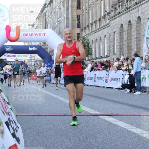 07.09.2025 - BARMER Alsterlauf Strokosch-Dieckow http://msf.ph/oto/8720260 07.09.2025 09:45:01 Ziel 2389, 2561, 3305, 3306, 3702, 4095, 4543, 4599, 5126, 5317, 5500, 5913, 6006, 6116 meine-sportfotos.de