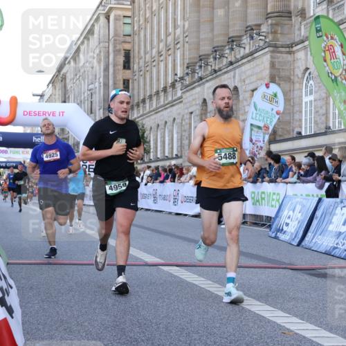 07.09.2025 - BARMER Alsterlauf Strokosch-Dieckow http://msf.ph/oto/8720286 07.09.2025 09:45:13 Ziel 1017, 2361, 3306, 4095, 4925, 4959, 5246, 5388, 5488, 5904, 6320, 8225, 8458 meine-sportfotos.de