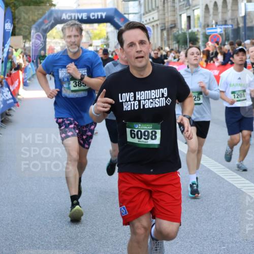 07.09.2025 - BARMER Alsterlauf Strokosch-Dieckow http://msf.ph/oto/8720312 07.09.2025 10:00:26 Ziel 2044, 2074, 2124, 2517, 2579, 2645, 3410, 3545, 3590, 3803, 3956, 4072, 4147, 4335, 4365, 4544, 4593, 4636, 5047, 5337, 5352, 5477, 5517, 6152 meine-sportfotos.de