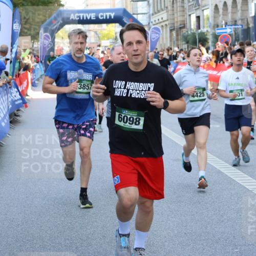 07.09.2025 - BARMER Alsterlauf Strokosch-Dieckow http://msf.ph/oto/8720325 07.09.2025 10:00:26 Ziel 2044, 2074, 2124, 2517, 2579, 2645, 3410, 3545, 3590, 3803, 3956, 4072, 4147, 4335, 4365, 4544, 4593, 4636, 5047, 5337, 5352, 5477, 5517, 6152 meine-sportfotos.de