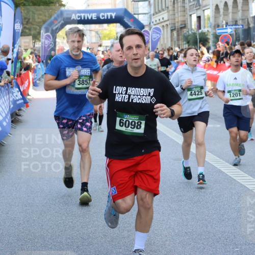 07.09.2025 - BARMER Alsterlauf Strokosch-Dieckow http://msf.ph/oto/8720329 07.09.2025 10:00:26 Ziel 2044, 2074, 2124, 2517, 2579, 2645, 3410, 3545, 3590, 3803, 3956, 4072, 4147, 4335, 4365, 4544, 4593, 4636, 5047, 5337, 5352, 5477, 5517, 6152 meine-sportfotos.de