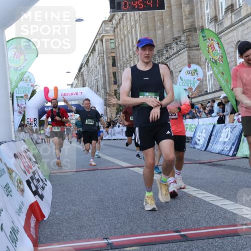 07.09.2025 - BARMER Alsterlauf Strokosch-Dieckow http://msf.ph/oto/8720346 07.09.2025 09:45:39 Ziel 2072, 2869, 4228, 4391, 4569, 4575, 4825, 4885, 4974, 5773, 6163, 8015, 8163, 8442 meine-sportfotos.de