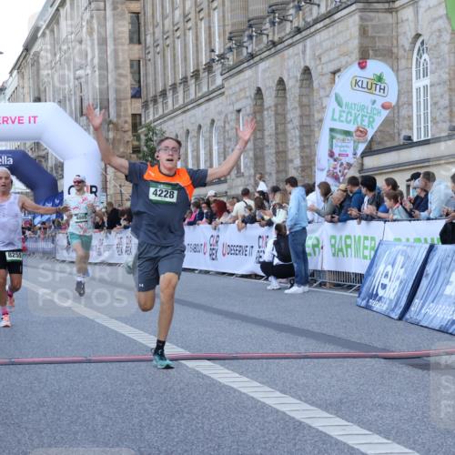 07.09.2025 - BARMER Alsterlauf Strokosch-Dieckow http://msf.ph/oto/8720352 07.09.2025 09:45:45 Ziel 2072, 2745, 2869, 3627, 4228, 4391, 4805, 4974, 5438, 6163, 6262, 8163, 8255, 8442 meine-sportfotos.de