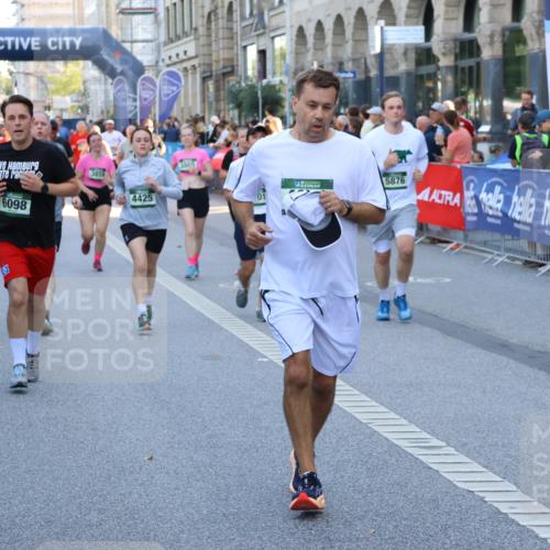 07.09.2025 - BARMER Alsterlauf Strokosch-Dieckow http://msf.ph/oto/8720354 07.09.2025 10:00:24 Ziel 2044, 2124, 2517, 2579, 2645, 3410, 3545, 3590, 3803, 3956, 4072, 4335, 4365, 4544, 4593, 4636, 5047, 5250, 5337, 5352, 5357, 5477, 5517, 6152 meine-sportfotos.de