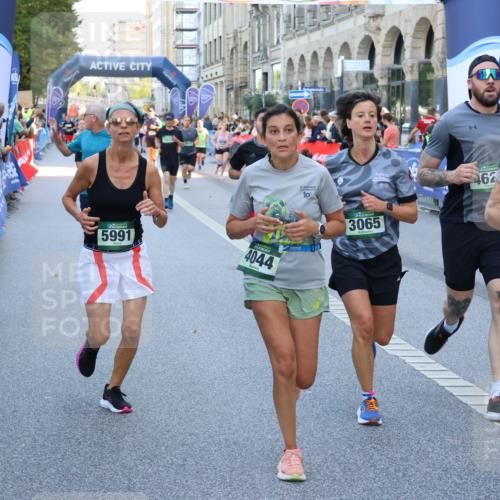 07.09.2025 - BARMER Alsterlauf Strokosch-Dieckow http://msf.ph/oto/8720457 07.09.2025 10:00:08 Ziel 2124, 2350, 2513, 3260, 3328, 3698, 4072, 4351, 4485, 4500, 4505, 4636, 4709, 4751, 4781, 4856, 4867, 4917, 4993, 5047, 5250, 5314, 5357, 5359, 5471, 5726, 5767, 5957, 6084 meine-sportfotos.de
