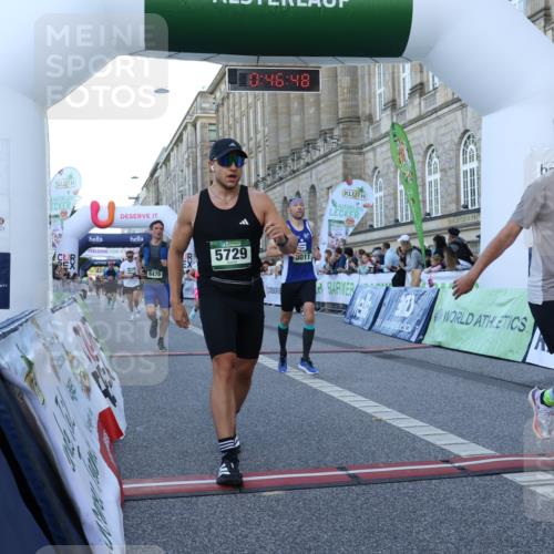 07.09.2025 - BARMER Alsterlauf Strokosch-Dieckow http://msf.ph/oto/8720481 07.09.2025 09:46:46 Ziel 2178, 2357, 2381, 2404, 2676, 2721, 3276, 4131, 4484, 4927, 5123, 5584, 5724, 5729, 6011, 6166, 6286, 8011, 8470 meine-sportfotos.de