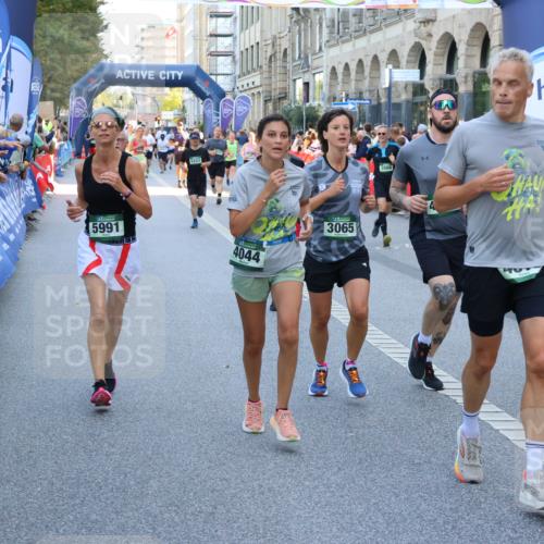 07.09.2025 - BARMER Alsterlauf Strokosch-Dieckow http://msf.ph/oto/8720485 07.09.2025 10:00:07 Ziel 2124, 2350, 2513, 3260, 3328, 3698, 3857, 3859, 4072, 4351, 4485, 4500, 4505, 4636, 4709, 4751, 4781, 4856, 4867, 4917, 4993, 5047, 5108, 5250, 5314, 5357, 5359, 5471, 5726, 5767, 5957, 6084 meine-sportfotos.de