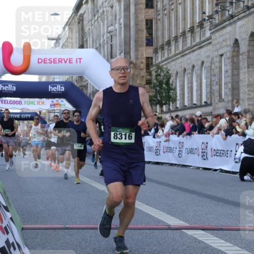 07.09.2025 - BARMER Alsterlauf Strokosch-Dieckow http://msf.ph/oto/8720527 07.09.2025 09:47:00 Ziel 2487, 2953, 3412, 3916, 3942, 4389, 4527, 4651, 4732, 4866, 4985, 5340, 5768, 6030, 6073, 6237, 8316, 8431 meine-sportfotos.de