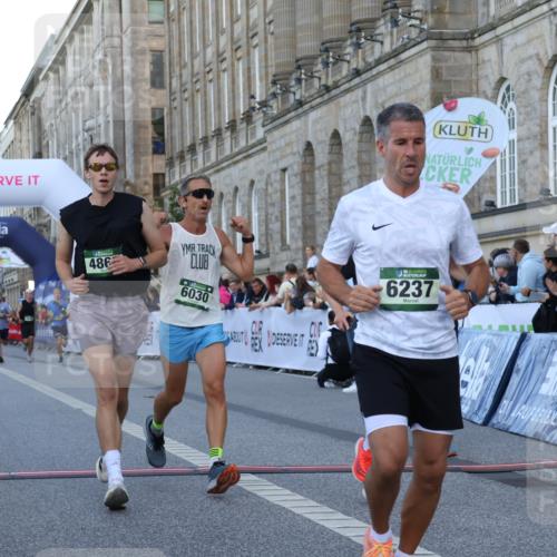 07.09.2025 - BARMER Alsterlauf Strokosch-Dieckow http://msf.ph/oto/8720549 07.09.2025 09:47:05 Ziel 2487, 3412, 3790, 3942, 4216, 4385, 4866, 5340, 5768, 6030, 6237, 8316, 8431 meine-sportfotos.de