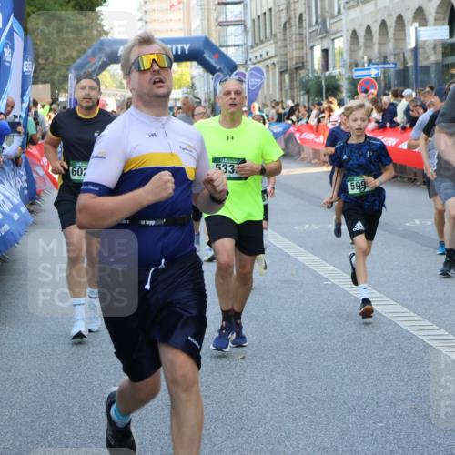 07.09.2025 - BARMER Alsterlauf Strokosch-Dieckow http://msf.ph/oto/8720550 07.09.2025 10:00:01 Ziel 2350, 2513, 2864, 3039, 3260, 3698, 3768, 3857, 3859, 3860, 4351, 4424, 4425, 4485, 4500, 4505, 4709, 4751, 4781, 4856, 4867, 4917, 4993, 5108, 5314, 5359, 5471, 5726, 5767, 5851, 5957, 6084, 6098 meine-sportfotos.de