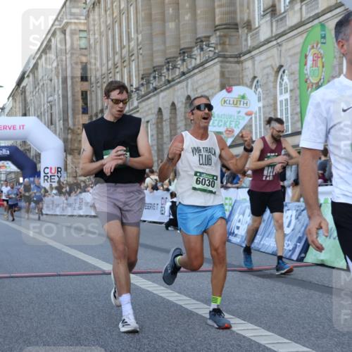 07.09.2025 - BARMER Alsterlauf Strokosch-Dieckow http://msf.ph/oto/8720552 07.09.2025 09:47:06 Ziel 2487, 3412, 3790, 3942, 4216, 4385, 4866, 5340, 5768, 6030, 6237, 8431 meine-sportfotos.de