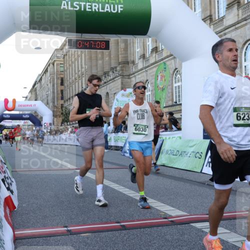 07.09.2025 - BARMER Alsterlauf Strokosch-Dieckow http://msf.ph/oto/8720553 07.09.2025 09:47:06 Ziel 2487, 3412, 3790, 3942, 4216, 4385, 4866, 5340, 5768, 6030, 6237, 8431 meine-sportfotos.de