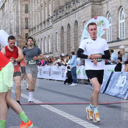 07.09.2025 - BARMER Alsterlauf Strokosch-Dieckow http://msf.ph/oto/8720569 07.09.2025 09:47:14 Ziel 2117, 2335, 2541, 2777, 3790, 4216, 4250, 4385, 4762, 4821, 4909, 8449 meine-sportfotos.de