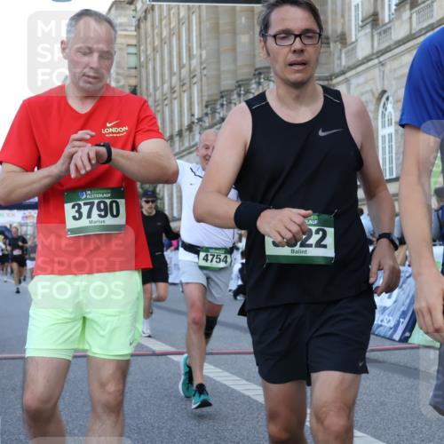 07.09.2025 - BARMER Alsterlauf Strokosch-Dieckow http://msf.ph/oto/8720607 07.09.2025 09:47:27 Ziel 2748, 4010, 4403, 4679, 4754, 4784, 5248, 5322, 5644, 5970, 6043, 6096, 8168, 8203, 8248 meine-sportfotos.de