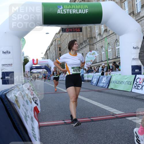 07.09.2025 - BARMER Alsterlauf Strokosch-Dieckow http://msf.ph/oto/8720670 07.09.2025 09:47:55 Ziel 2121, 3484, 3974, 4212, 4978, 8454 meine-sportfotos.de